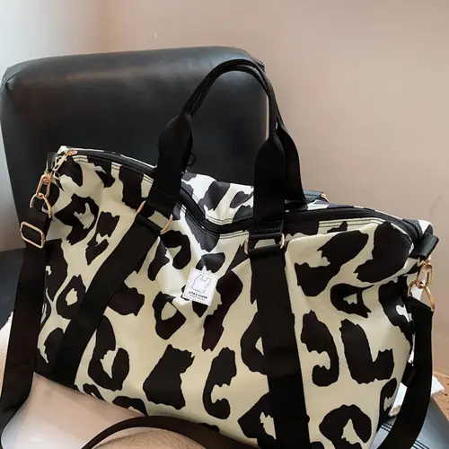 Animal pattern personalized large capacity zipper travel bag, Duffel Bag, shoulder bag, neutral dry wet separation handbag, simple and fashionable pattern design, suitable for office workers and travelers