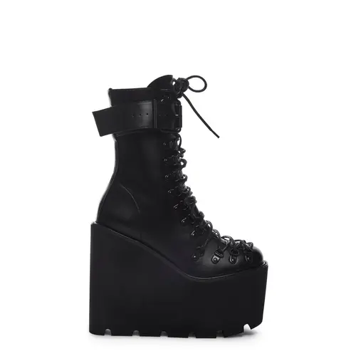Traitor Boots