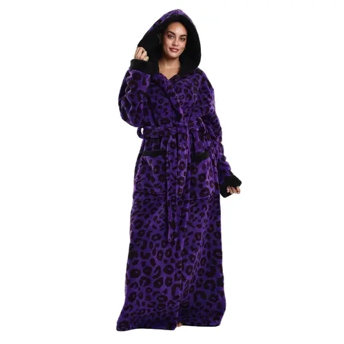 1Pcs Women’s Hooded Flannel Bathrobe, Cozy Thick Long Sleeve Loungewear, Cute Halloween Print Soft Warm Home Robe Sleepwear Gown, Dressing Gown