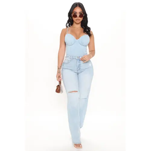 90's Nostalgia Straight Leg Jeans - Light Blue Wash