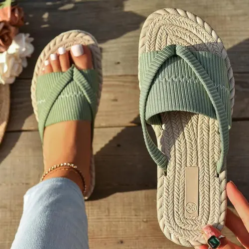 Women's Fashion Design Beach Summer Flip Flops, Lightweight Flat Rubber Sandals, Casual Comfortable Open-Toe Slides, Fashionable Comfy Sandals for Outdoor Vacation and Daily Wear Footwear
