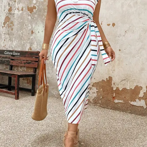 [Plus Size] Striped Print Fashion Fit Dress, Casual Round Neck Summer Dress for Daily Wear, Women's Plus Clothing for All Seasons