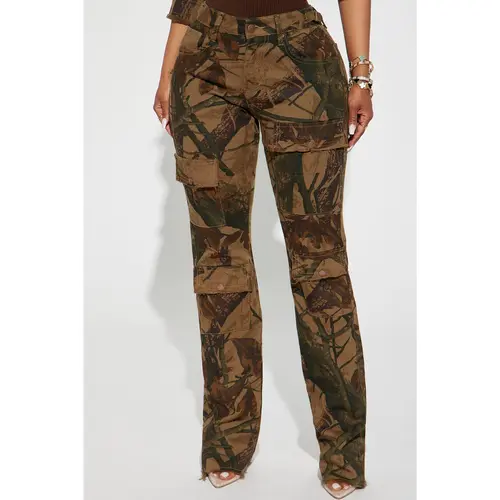 In The Wild Camo Stretch Cargo Jeans - Camouflage