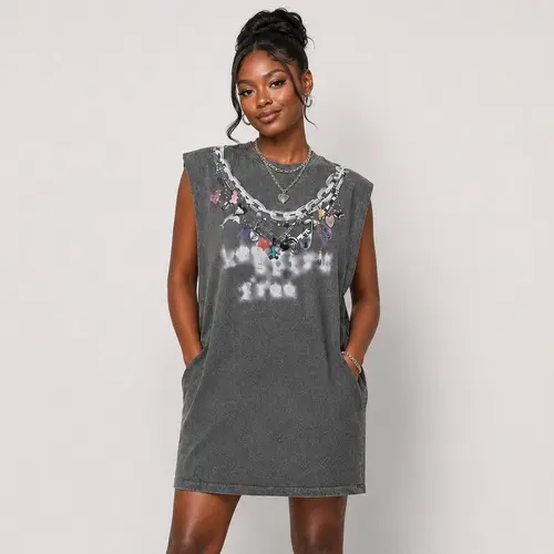 URBAN REVIVO Women's Chic 100% Breathable Cotton Sleeveless Oversized Straight-Fit Tshirt Dress - Pockets, Elegance, Comfortable Fabric, Casual Clothes