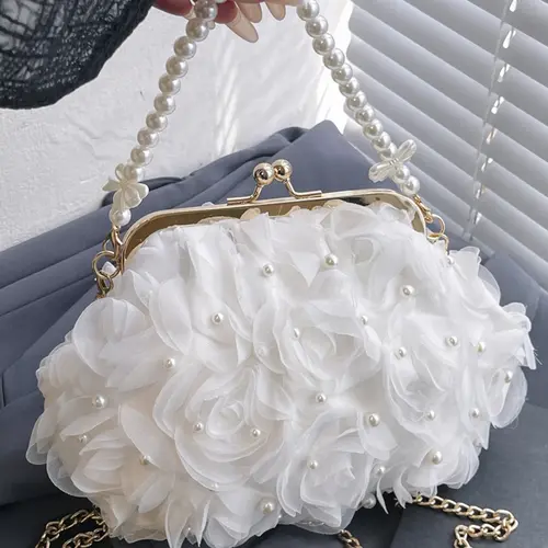 Floral style women's crossbody bag, Casual crossbody bags, Everyday crossbody bag, Fashionable Daily Crossbody, niche women's bag, metal chain design, suitable for daily occasions such as commuting, shopping, dating, embellished shoulder bag