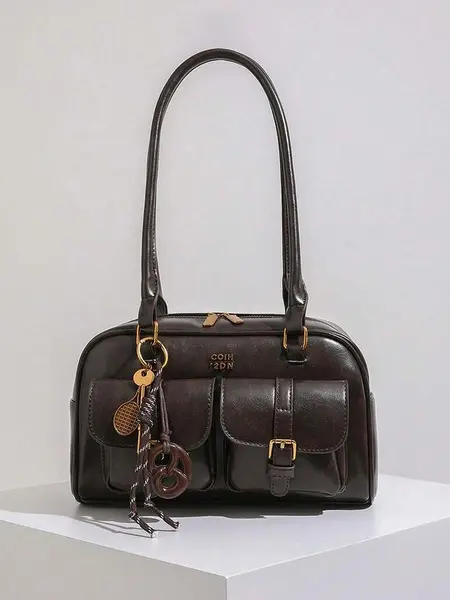 Retro style double pocket handbag, fashionable underarm shoulder bag with pendant, simple and versatile single shoulder baguette bag, niche design suitable for college students, office workers daily commuting, etc.