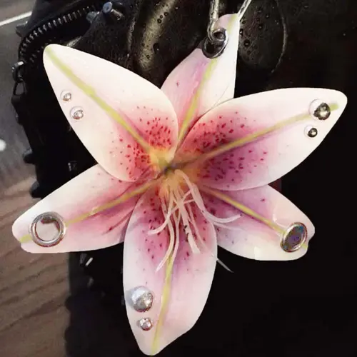 Valentine's Day gift, Fashion accessory keychains, Cute Keychain, personalized flower keychain, Keychain For Bags, pink lily print rivet decoration bag pendant, Cool Keychains