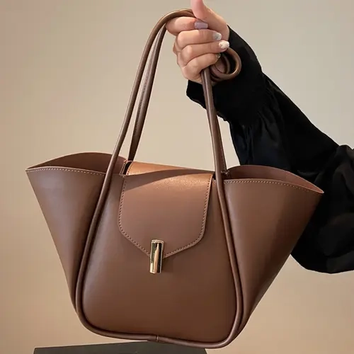 A niche and elegant shopping basket tote bag, a lock-button underarm bag, a simple solid color shoulder bag, a fashionable and textured shoulder commuter bag, Stylish PU tote bags, Shoulder Totes, suitable for daily matching, commuting and other scenarios