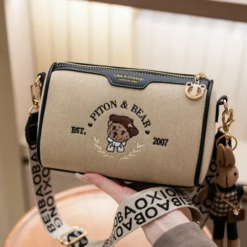 High-Quality Bear Embroidered Boston Bag, Casual Fashion Crossbody Shoulder Bag, Fashionable Crossbody Bag, American Retro Style, All Seasons Use, Crossbody Bags