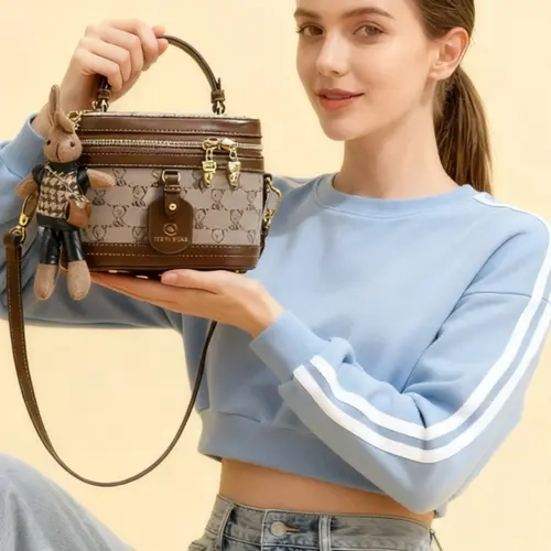 Fashion Luxe Print Retro Makeup Bag, Trendy Casual Shoulder Fashionable Crossbody Bag with Charm, Flap Pocket Design, Cartoon Pattern, All Seasons, Fashionable Bags