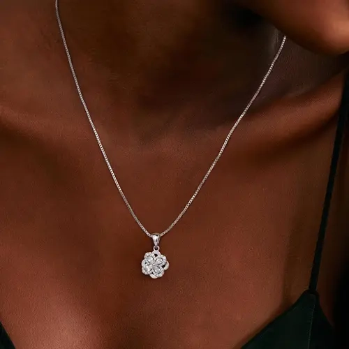 Turandoss Women's Elegant Gold-Plated 4-Leaf Clover Pendant Necklace, 360° Rotating Clover Leaf with Spinning Crystal Halo Sparkle, Adjustable Chain, Elegant Dainty Gift Necklace for Casual Daily Wear,sohochic