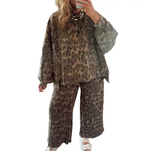 MNTAOR Women's Leopard Print Lounge Set Pullover & Drawstring Loose Pants Set with Raw Seam Patchwork Detail Cozy Loungewear for Comfort
