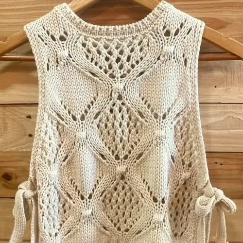 Women's Hollow Out Vintage Knit Vest Tops Sleeveless, Casual Fitted Lightweight Everyday Sweater Jacket Clothes for Spring & Summer, Colorblock Design, All Seasons Wear Garment, Knitted Vest Top