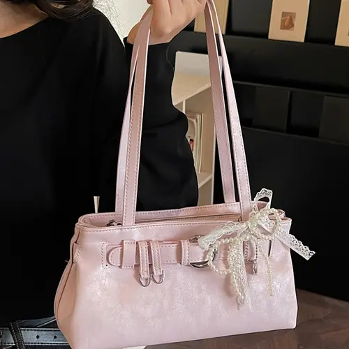 A soft, sweet and cute style handbag with a luxurious texture design, decorated with pendants to create an elegant atmosphere. It is a fashionable and personalized shoulder bag that can accommodate mobile phones and lipstick