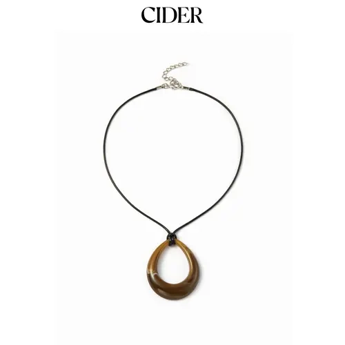Cider OVAL PENDANT NECKLACE