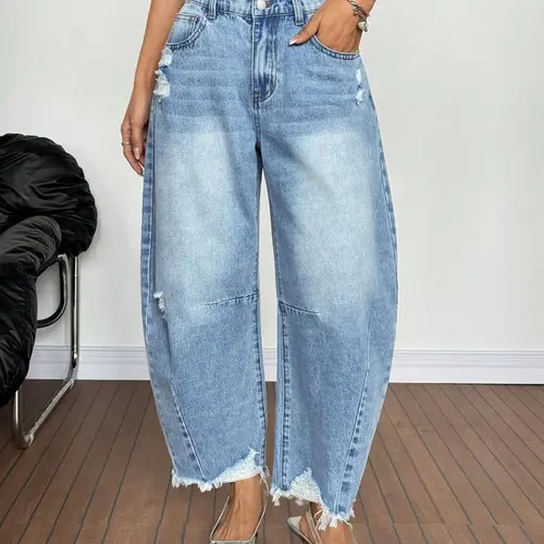 Women's Casual Y2K Distressed Barrel Jeans, Women Frayed Hem Wide Leg Baggy Denim Pants, Streetwear Pocket Distressed Flare Loose Fit Denim Crop Jeans, Capri Jean, Baggy Loose Summer Jeans, Perfect for All Seasons & Casual Occasions, Light Wash