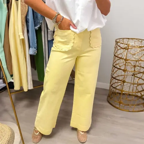 Women's Cotton Denim Scalloped Patch Pocket Jeans - Relaxed Fit Straight Leg Bottoms with Button Fasten, Comfortable Feminine Chic Style