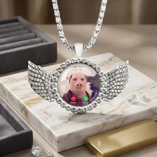 Unisex Meme-Inspired Pig Motif Angel Wings Chain Necklace, John Pork Phone Answer Casual Style Daily Costume Jewelry, Angel-Themed Gift for Pig Lovers, Christmas Fashion Accessory