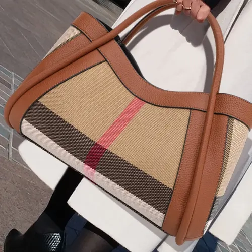 Stylish Casual Large‑Capacity Plaid Women's Handbag with Small Clutch Bag Included, Fashion Bags, Fashionable and Practical