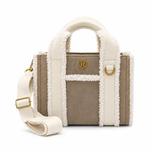 (4.5L) Lululemon Boxy Tote Oak Cream Mini Faux Shearling Trim with Detachable Strap