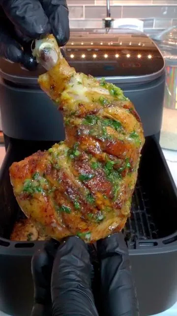Piernas de pollo en mi freidora de  @COSORI Kitchen #airfryer #freidoradeaire #pollofrito #blackfridaysale #cybermonday #alacartaconsabor #blackfridaydeal #cosoriairfryer 