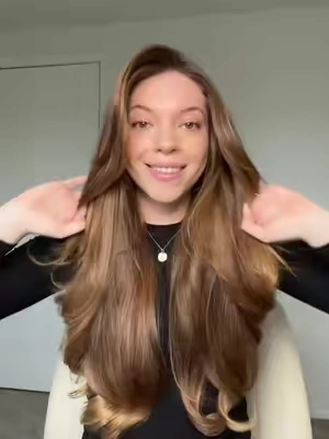 Color Wow Dream Coat Anti-Frizz Spray keeps my blowouts frizz-free & shiny for days😍 #colorwowhair #colorwowpartner #colorwowdreamcoat #frizzyhair #colorwowdreamcoattutorial #hairtutorial 