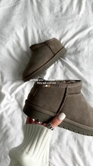 The color, the quality, the price... I'm obsessed!
#fallfashion #womensboots #fallshoes #tiktokshopfinds #itgirl #ankleboots