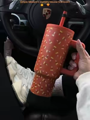 The witch sold out the same day it was released, dont miss out on this one! Thank you so much for letting me give everyone their first look @Simple Modern!! Im obsessed 😍😍🧡💛🤍#spooky #halloweencup #40oz #simplemodern #spookyseason #spookytok #battumbler 