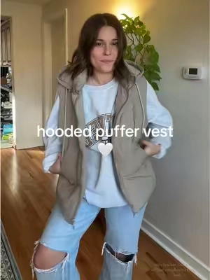 Love, love , love a good puffer vest 😍 #puffervest #vestoutfit #coldweatheroutfits #casualoutfits #winteroutfitinspo #falloutfitinspo #creatorsearchinsights  Puffer vest outfits Vest outfit ideas Women vest outfit How to style a puffer vest Cute fall outfit