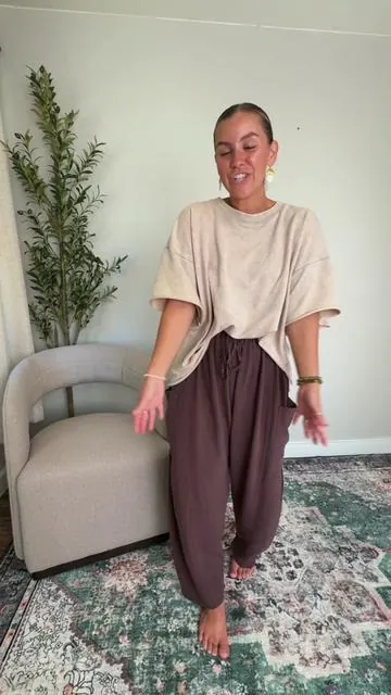 Styling Linen Pants Into The Colder Months. They Are So Comfy I Don’t Wanna Put Them Away! @TARSE #linenpants #linenpantsoutfit #fallwinterfashion #fashioninspoforyou 