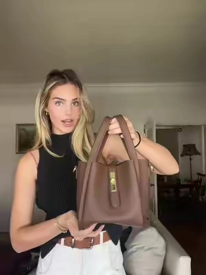 New fave bag for fall 🤎🙈 #pursetok #purse #brownpurse 
