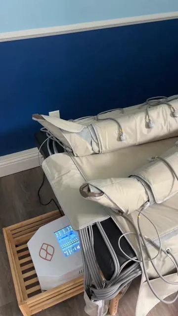 I'm saying goodbye to tired legs with these air compression leg massagers! Perfect for anyone who spends long days on their feet or needs some serious relaxation. 🌿 With adjustable intensity settings and the heat option they feel so good as we get into that colder weather. Now on SALE with FREE SHIPPING! 🚚💨 Don't miss out on this ultimate self-care upgrade! #TikTokMadeMeBuyIt #LegMassager #SelfCareEssentials #RelaxationRoutine #aircompressionlegmessager #tiktokshopblackfriday #tiktokshopcybermonday #ttstastemakers #blackfriday #blackfridaydeals #getmoving #selfcare @nekteck_official 