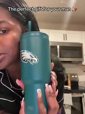 He loves it 💚 🏈 #nfl #nflfootball #philadelphiaeagles #eaglesnation #kansascitychiefs #chiefs #nfltiktok #footballseason #nflman @Simple Modern 