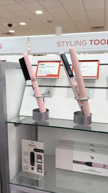 This is the best hair straightener I have used! The sale is insne! #creatorsearchinsights #tiktokshopblackfriday #tiktokshopcybermonday #hairtutorial #hairstraightener #lange #flatiron #hairstyles 