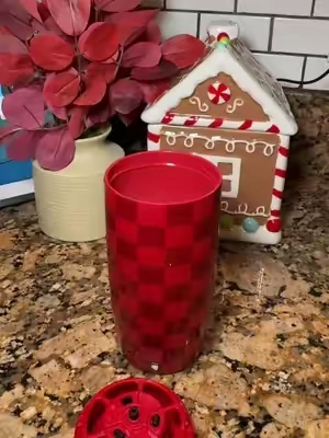 The checkered red is sold out but there are other super cute colors! #simplemoderncup #simplemoderntumbler #leakprooftumbler #leakproofcup #simplemodernvoyager #coffeetumbler #newyearnewaura @Simple Modern 