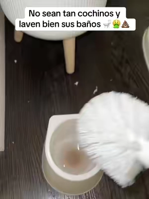 No sean cochinos y laven bien sus baños raza #parati #fyp #fypシ゚viral #viral #baños #bañoslimpios #limpiesa #bathroom #bathroommakeover #bathroomgadgets #cleaningbrushes #latinos #hispanos #mexicantiktok #tiktokmexico #tiktokshop 
