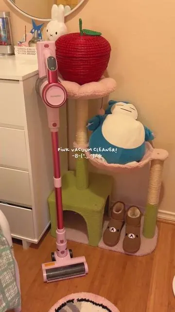 gets all of the litter evee gets everywhere :D #vacuumcleaner #pinkaesthetic #catlover 