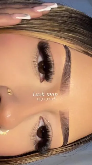 I’m back to my lash clusters 🤗 #imjustagirl #lashclusters #imjustagirl #clusters #keyyoulashes #fyp #grwm 