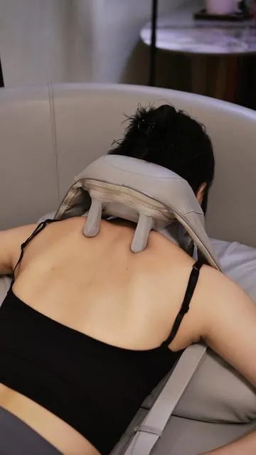 Highly recommend for your wife 🤣🤣#massager #relax #neckmassager #painrelief #newyearnewaura #giftguide #backpain #neckpain #tension #neckpainrelief #newyearnewaura #shoplunarnewyear 