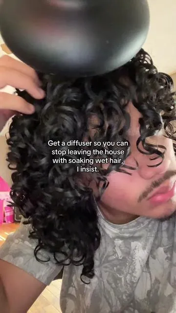 Whoever invented the diffuser, I genuinely thank you. #hairtok #curlyhair #curlyhead #haircare #hairtips #wavytalk #diffusingcurls 