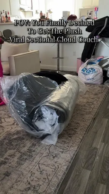 #viralcouch #cloudcouch #velvetcouch #plush #sectionalcouch #sectional #couchunboxing #noassemblyrequired #couchtok #fyp #affordablefurniture 