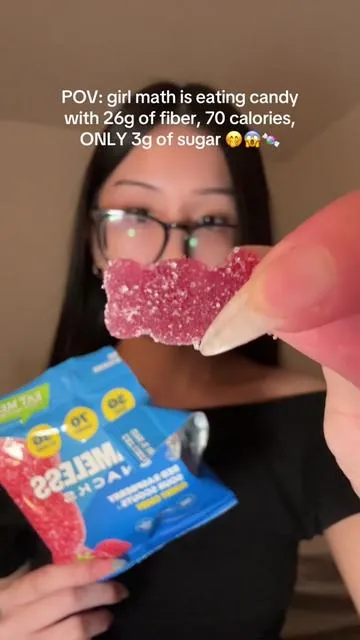 A WHOLE bag for 70 calories😱 srsly a great healthy candy alternative👌🏻#shamelesssnacks #healthysnacks #shamelesscandy #candyoftiktok #tiktokcandyshop
#tiktokcandy #tiktokshopcandy #highfibergummies #highfiber 
#lowcaloriegummies @Shameless Snack 
