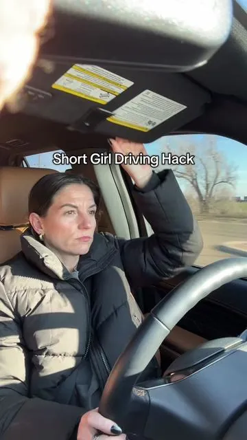 This is my favorite hack to blocking the sun while driving  @The Amanda Gray #shortgirl #sunvisor #carvisor #polarized #shortgirlproblems #drivinghack #tiktokmademebuyit #caraccessories #gamechanger  #musthave #effortlessliving #midlifewomen 