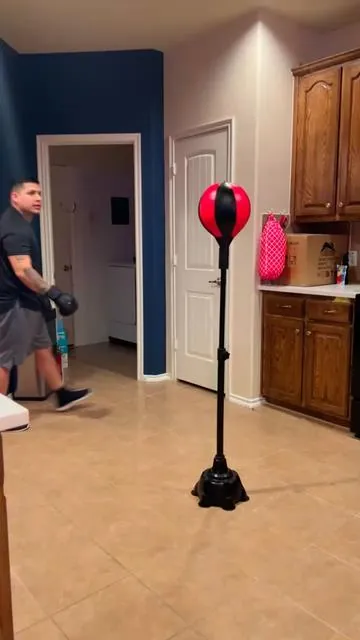 #boxer #boxersoftiktok #punchingbag #training #workout #worklife #cardio #cardioworkout #viralvideo #fyp #tiktokshop #criticas #drama #lol#noboxingnolife #canelo #boxing 