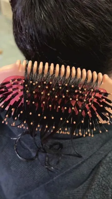 PERFECT 😚🤌🏼  Who needs one?! 🙋🏽‍♀️  #bouncecurl #volume #edgelift #brush #curly #hair #curlyroutine #hairgoals 