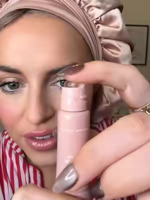 Yes please I need everyone to come out with this applicator because it's AMAZING #laneigeglazecraze #laneigeglazelipserum #aneigeglazecrazetintedlipbalm #aneigelipbalm #newmakeupproduct #lipcombo #makeuptok #mua #muafinds #makeuptutorial #makeuphacks #BeautyTok #beautyhacks 