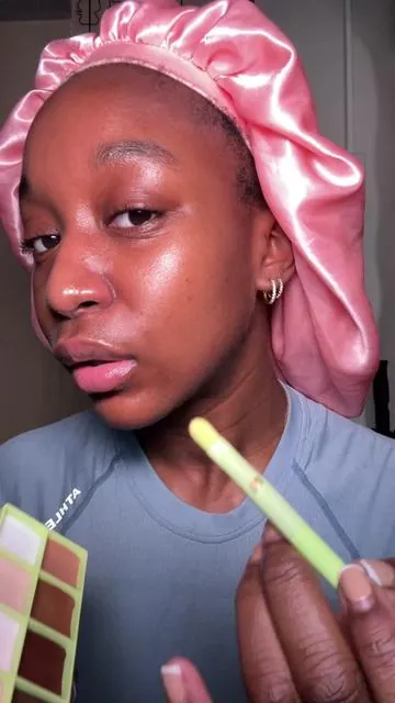 well excuse meeeee 😩😩😩, let me paint on my glass skin 