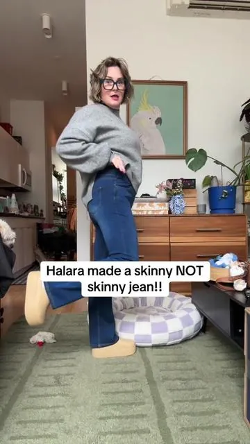 The perfect alternative to the skinny jean if wide leg jeans aren’t your thing!! #halara #halarajean #halarabootcut #bootcutjean #halaraskinnyjean 