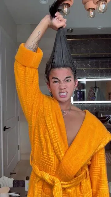 Did you know Bretman Rock uses Dr. Groot for his hair care routine? That’s how he keeps his hair thick, healthy, and flawless!💜 Our Thickening Shampoo paired with the viral Miracle In Shower Treatment will give you the hair thickening, scalp cleansing and ultimate shine results you’ve been looking for. 💁🏻‍♀️ #drgroot #scalpcare #hairroutine @bretmanrock 