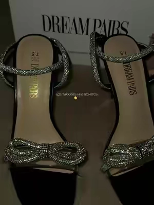 Los tacones que toda chica necesita
😍🖤
#heels #heelslove #dreampairs #tacones
#taconeschallenge #taconesaltos #zapatos
#tiktokshop #taconesdemujer 